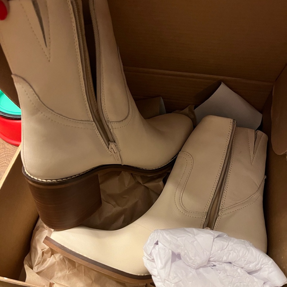 Portland Leather-Patina Cream Ankle Boots *New In Box!*